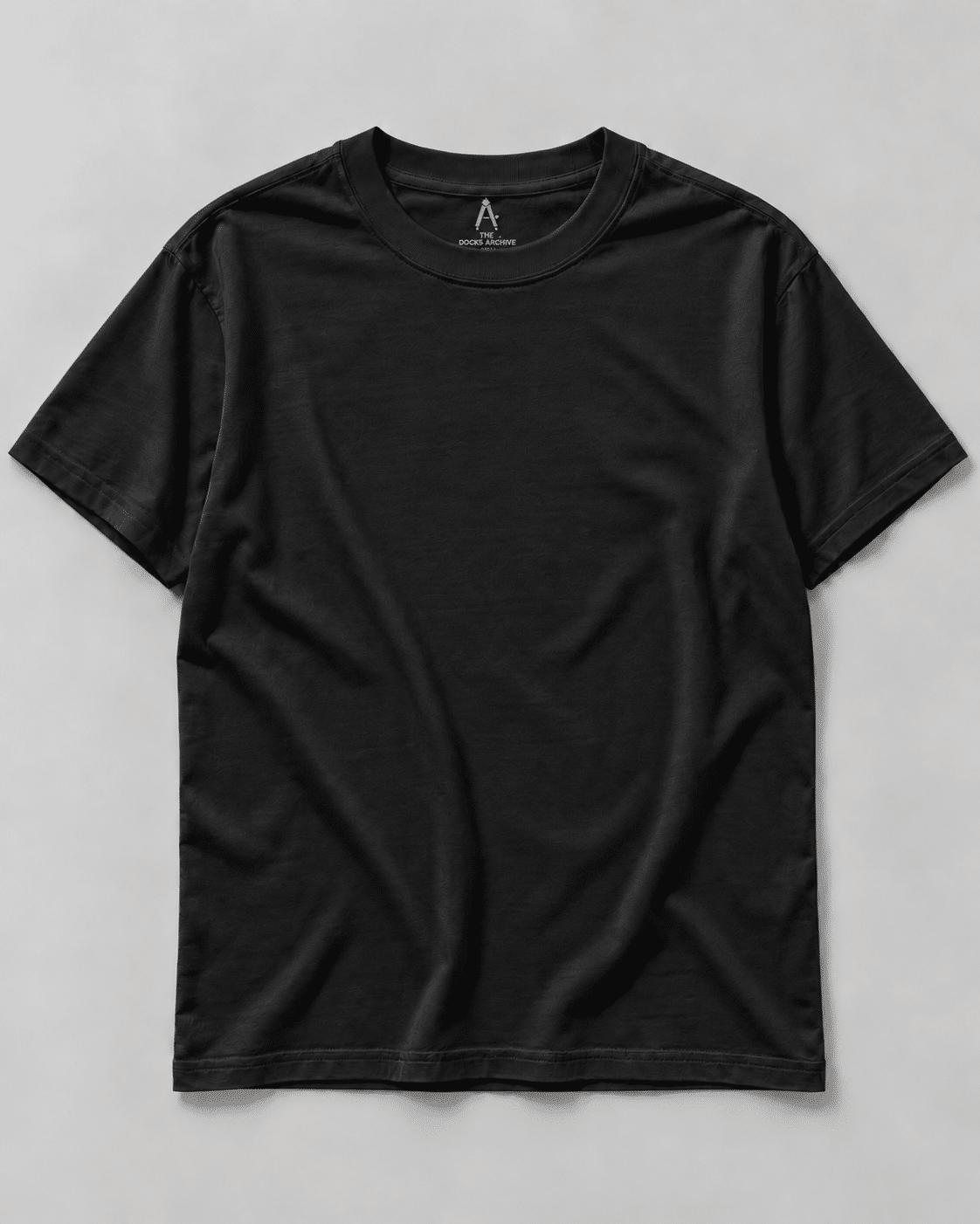 T-shirt Harlem Satin nera in modal e cotone, vestibilità regular, vista frontale su fondo chiaro.